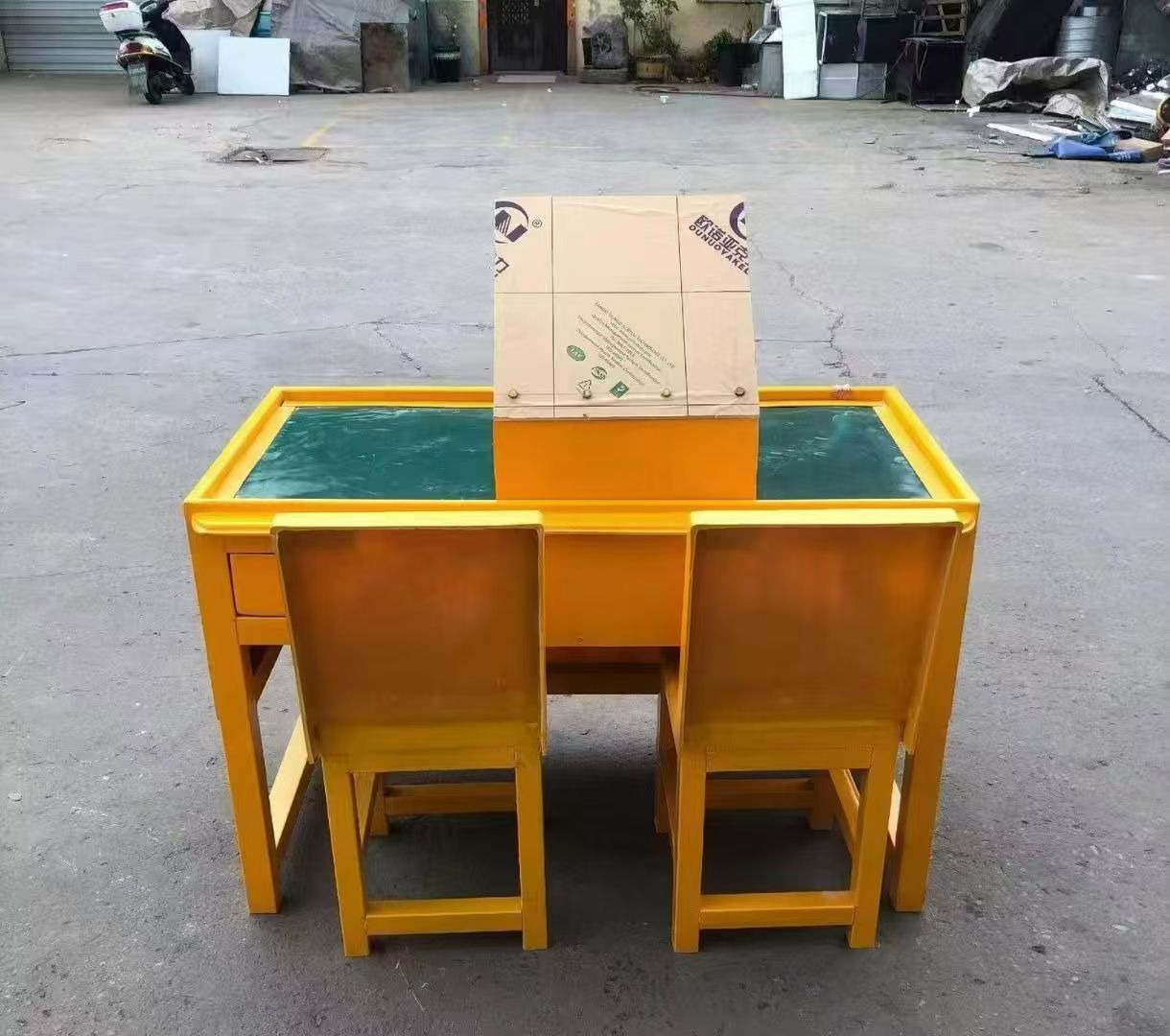 来凤防静电导通桌井下煤矿火工品发放桌：危险品流转的安全守护者